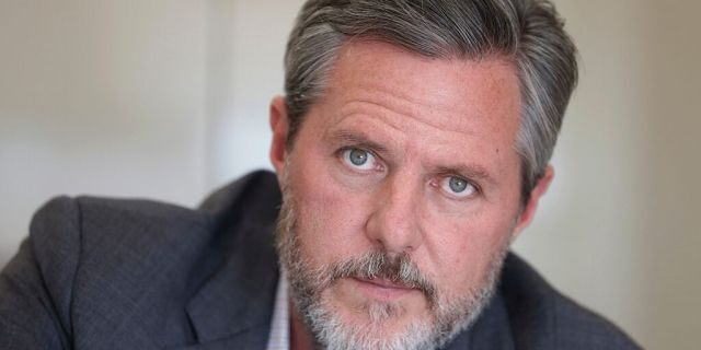 El ex presidente de la Universidad Liberty, Jerry Falwell Jr., posa durante una entrevista en sus oficinas de la escuela en Lynchburg, Virginia, el 16 de noviembre de 2016. (Foto AP / Steve Helber, archivo)